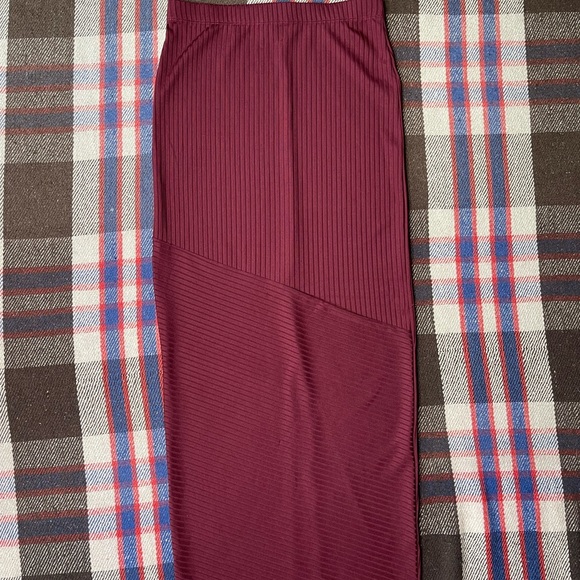 Ribbed bodycon mid calf skirt - Picture 4 of 11